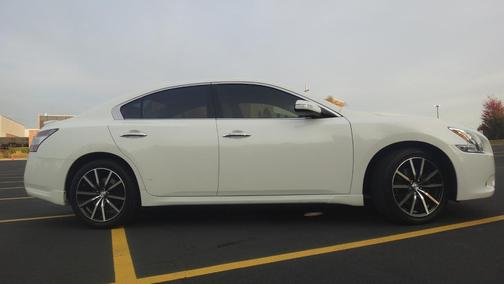 White 2012 Nissan Maxima SV