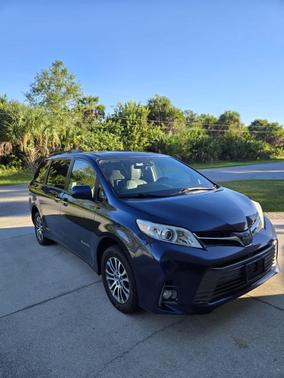 Blue 2018 Toyota Sienna XLE