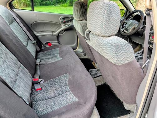 2003 Pontiac Grand Am SE 1