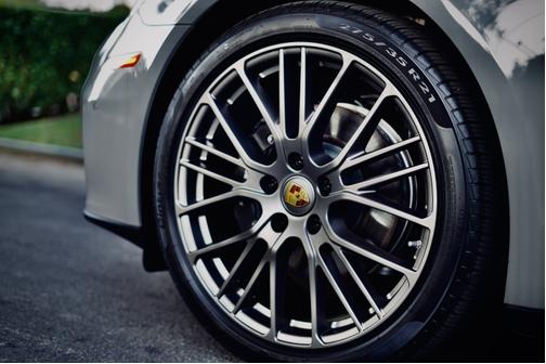 2023 Porsche Panamera 4 Platinum Edition