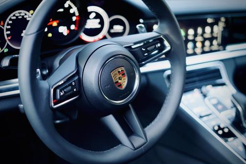 2023 Porsche Panamera 4 Platinum Edition