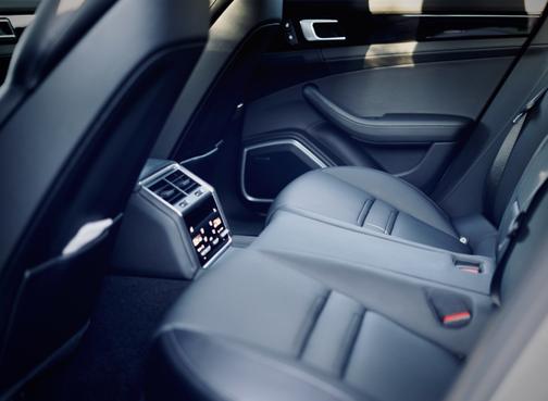 2023 Porsche Panamera 4 Platinum Edition