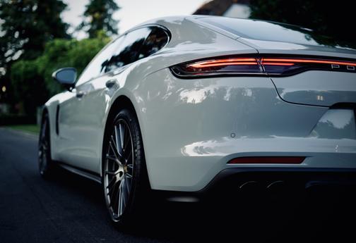 2023 Porsche Panamera 4 Platinum Edition