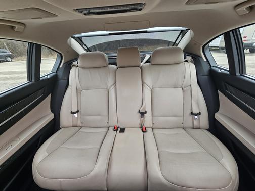 2012 BMW 750 Li xDrive