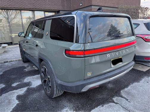 2023 Rivian R1S Launch Edition
