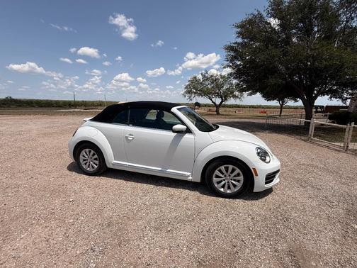 White 2018 Volkswagen Beetle 2.0T SE