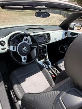White 2018 Volkswagen Beetle 2.0T SE