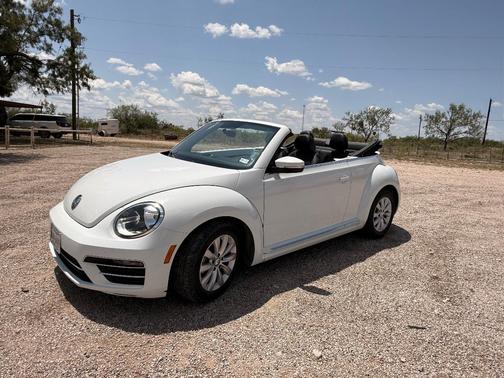 White 2018 Volkswagen Beetle 2.0T SE