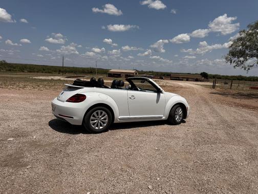 White 2018 Volkswagen Beetle 2.0T SE