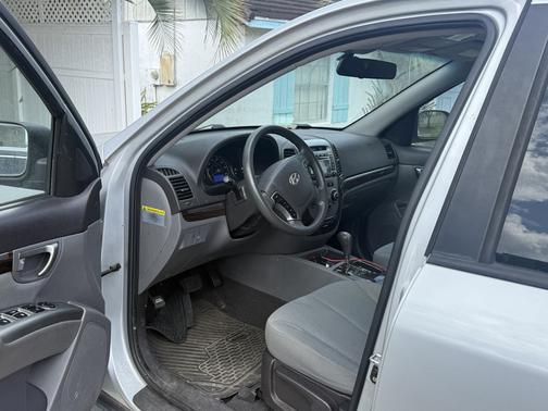 Silver 2010 Hyundai SANTA FE GLS