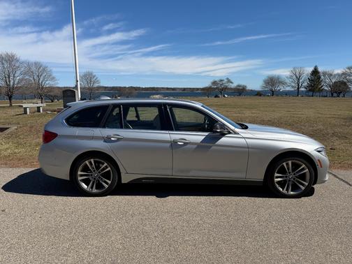 2019 BMW 330 i xDrive