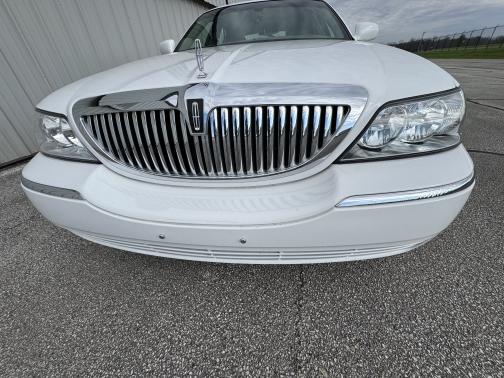 2010 Lincoln Town Car Signature Limited