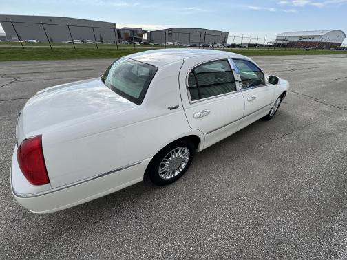 2010 Lincoln Town Car Signature Limited