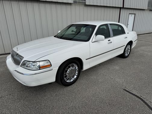 2010 Lincoln Town Car Signature Limited