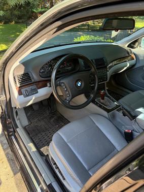 Black 2001 BMW 325 i