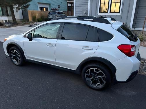 White 2017 Subaru Crosstrek 2.0i Limited