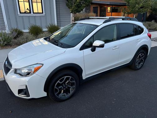 White 2017 Subaru Crosstrek 2.0i Limited