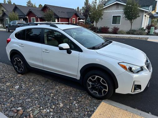 White 2017 Subaru Crosstrek 2.0i Limited