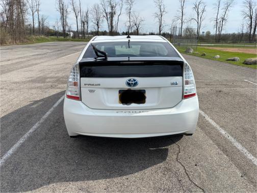 2010 Toyota Prius III