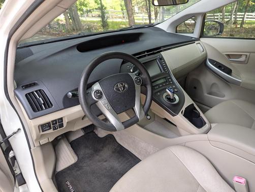 White 2011 Toyota Prius III