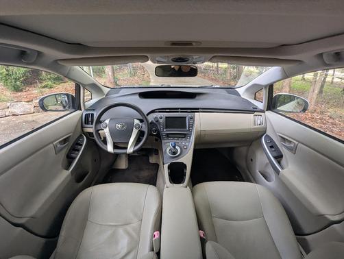 White 2011 Toyota Prius III