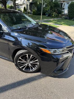 Black 2019 Toyota Camry SE