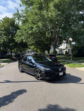 Black 2019 Toyota Camry SE