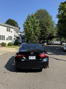 Black 2019 Toyota Camry SE