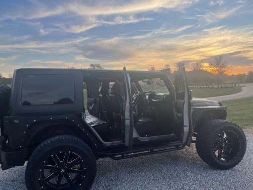 Photo 5 of 9 of 2013 Jeep Wrangler Unlimited Freedom Edition