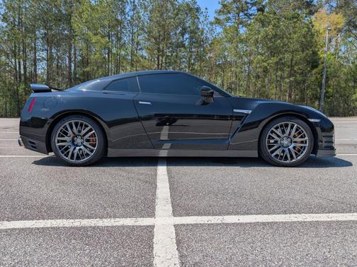 Black 2016 Nissan GT-R Premium
