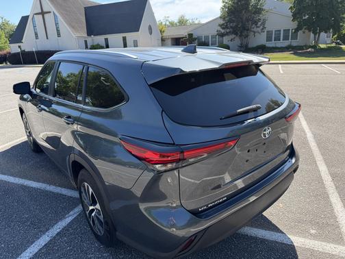 Gray 2023 Toyota Highlander XLE