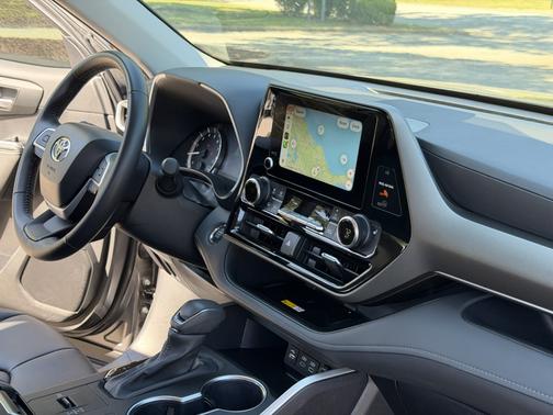 Gray 2023 Toyota Highlander XLE