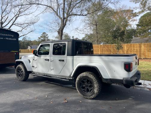 2022 Jeep Gladiator Willys