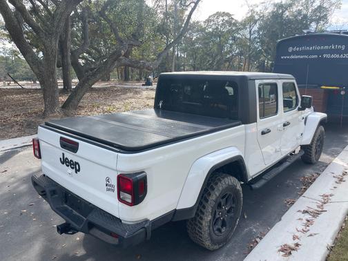 2022 Jeep Gladiator Willys