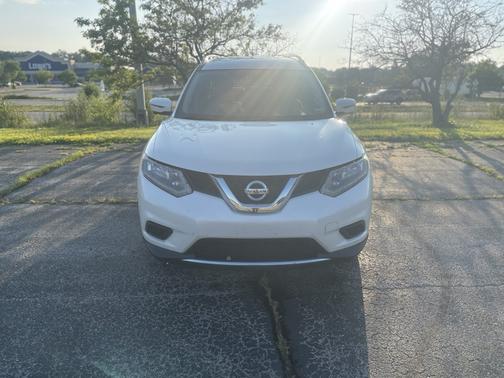 White 2016 Nissan Rogue SV