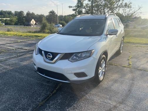 White 2016 Nissan Rogue SV
