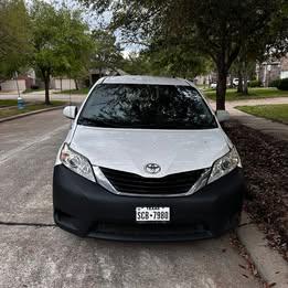 2011 Toyota Sienna LE