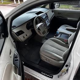 2011 Toyota Sienna LE