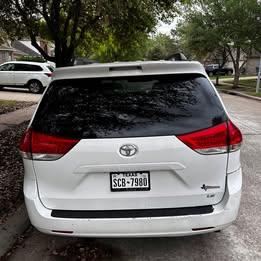 2011 Toyota Sienna LE