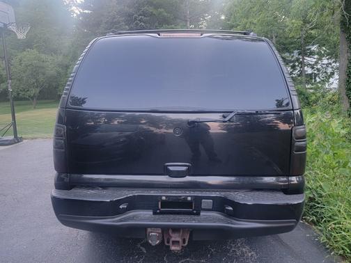 Photo 4 of 10 of 2005 GMC Yukon XL Denali