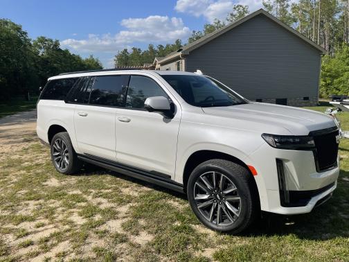 Photo 1 of 6 of 2021 Cadillac Escalade ESV Sport
