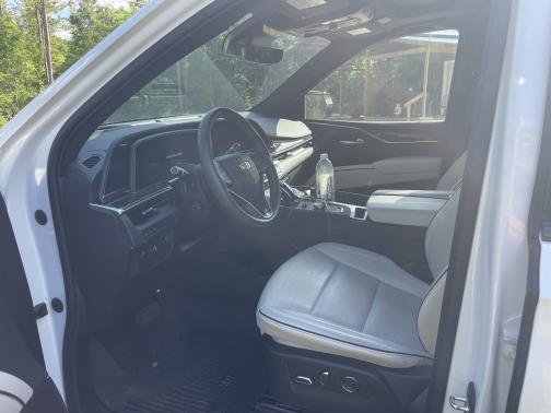 Photo 2 of 6 of 2021 Cadillac Escalade ESV Sport