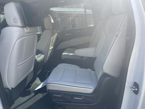 Photo 4 of 6 of 2021 Cadillac Escalade ESV Sport