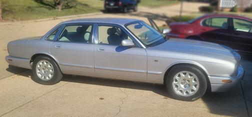 2001 Jaguar XJ8 Base