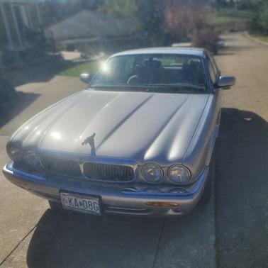 2001 Jaguar XJ8 Base