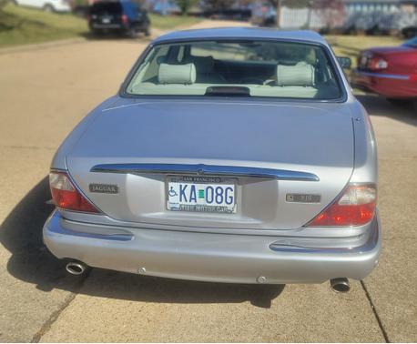 2001 Jaguar XJ8 Base