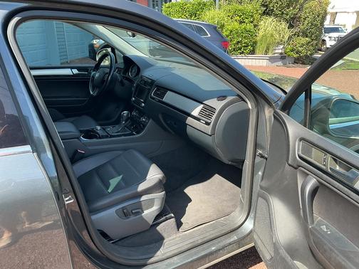 Gray 2014 Volkswagen Touareg 3.6L Executive