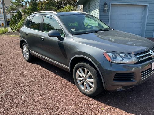 Gray 2014 Volkswagen Touareg 3.6L Executive