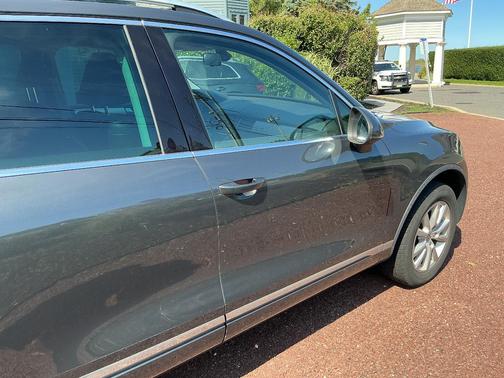 Gray 2014 Volkswagen Touareg 3.6L Executive