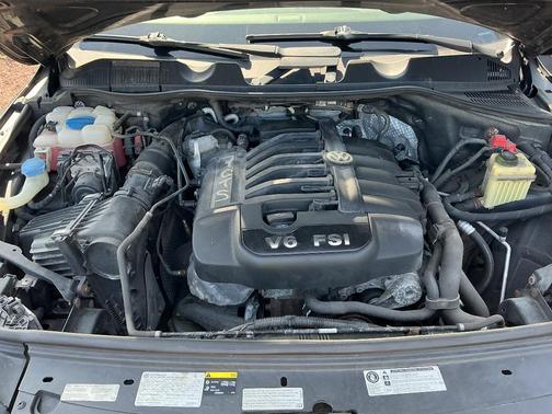 Gray 2014 Volkswagen Touareg 3.6L Executive